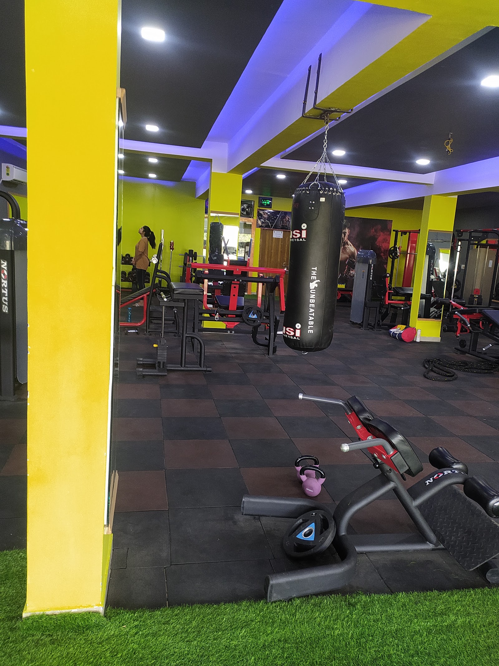 Fitness fever unisex gym — photo 1