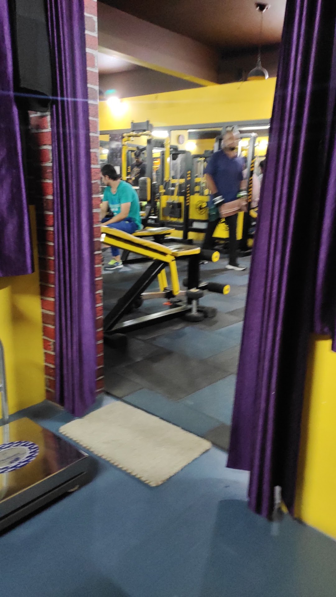 RAW FITNESS ZONE (UNISEX GYM) — photo 2