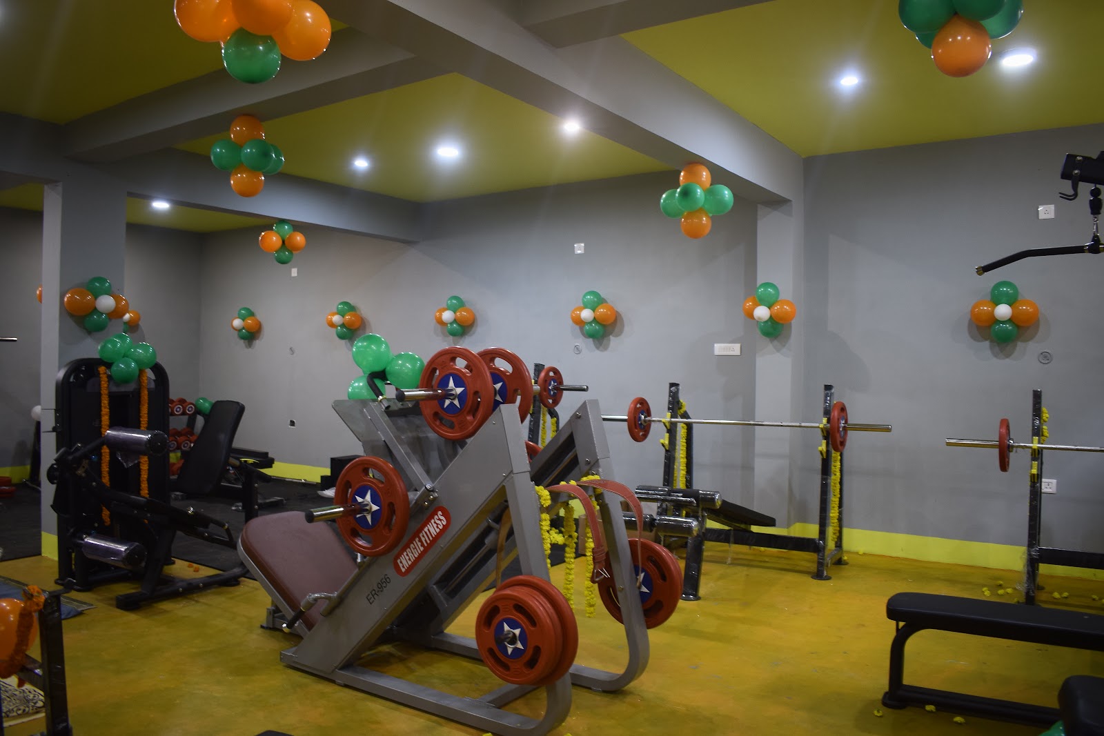 The workout zone unisex gym — photo 7